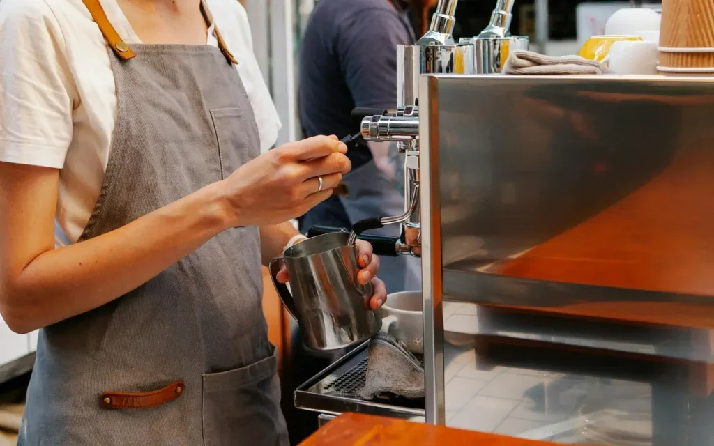 diferentes tipos de cerveza en vitrina